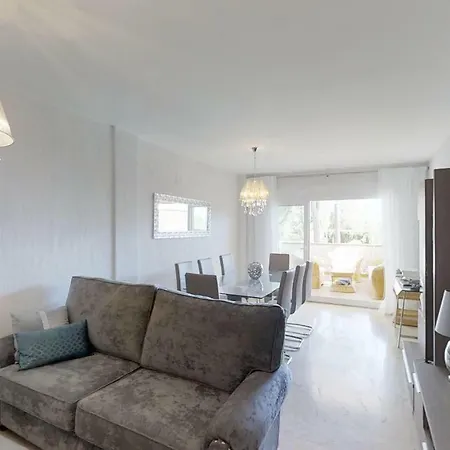 Very Family Apartment, Direct Pool Access Apartment Marbella
