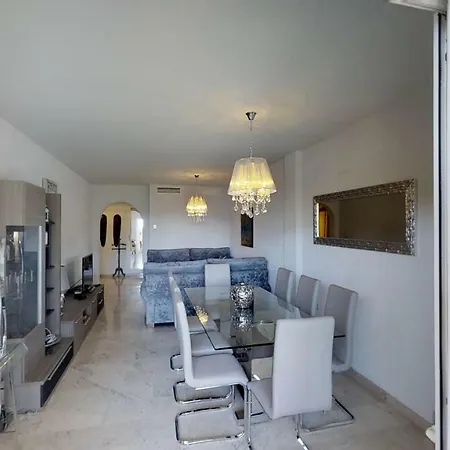 Very Family Apartment, Direct Pool Access Apartment