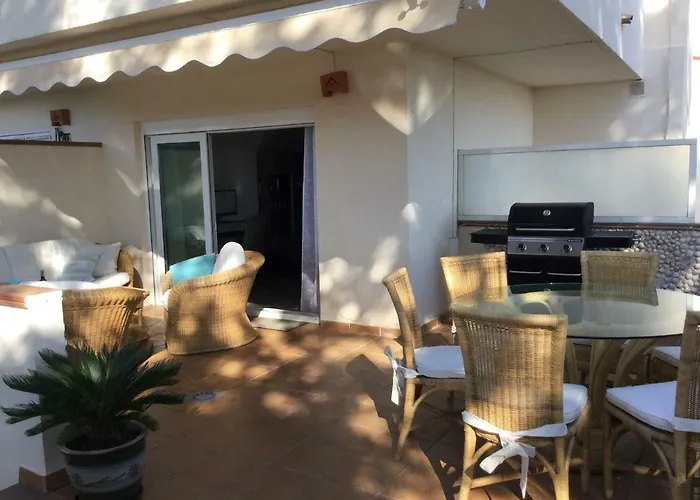 Apartment Very Family Apartment, Direct Pool Access