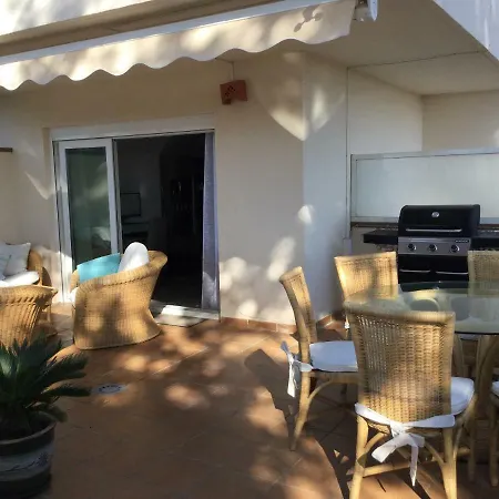 アパート Very Family Apartment, Direct Pool Access